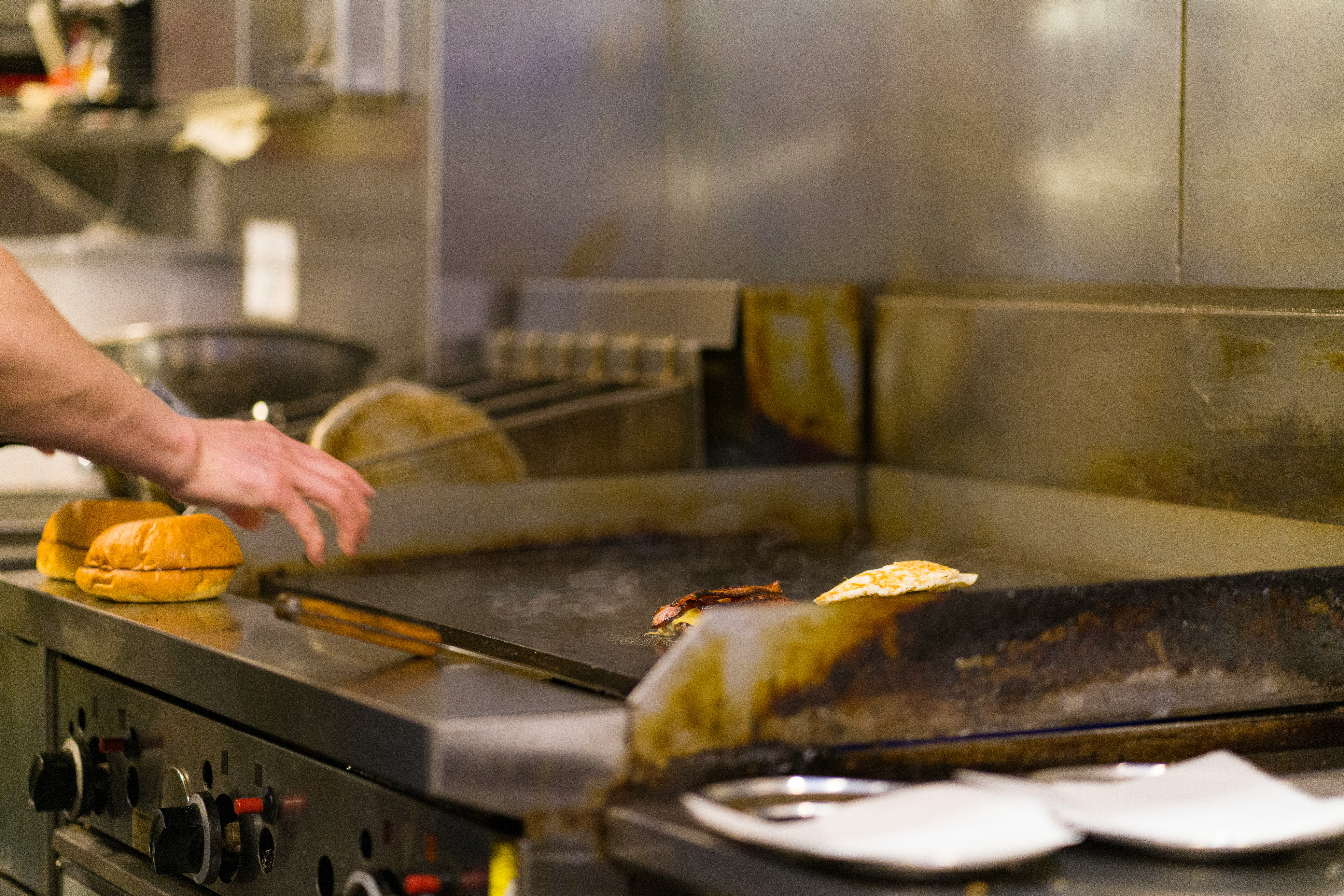 Kitchen suppression system service